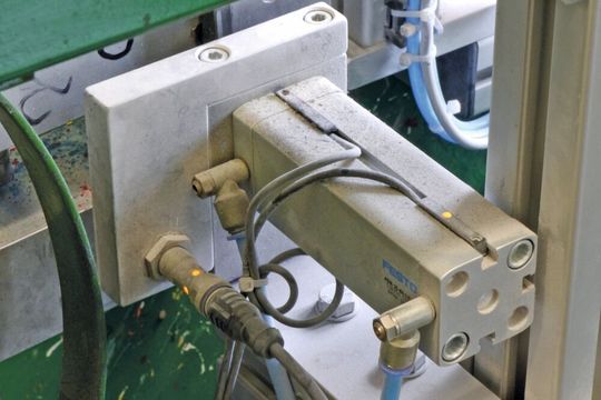 Auch nach 23 Jahren ist der Zylindersensor MZ070174 im Metallgehäuse ein gefragtes Produkt.