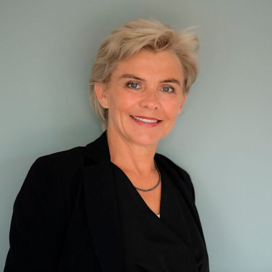 Stefanie Kemp ist bei Oracle Country Leader und Head of Technology Sales für Deutschland. Stefanie Kemp ist bei Oracle Country Leader und Head of Technology Sales für Deutschland.