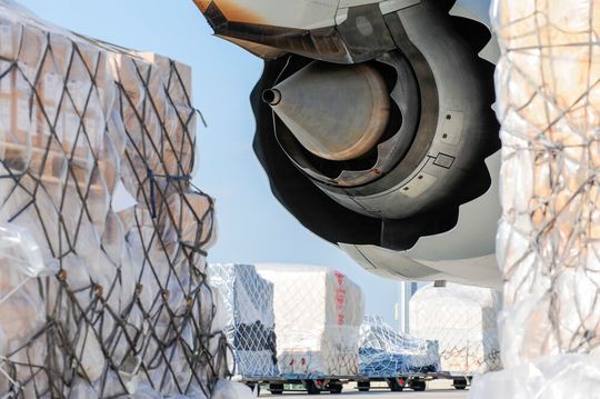 Weil wegen der Coronakrise so gut wie keine Bellyfracht im Bauch der Passagiermaschinen mehr möglich ist, setzt Cargo-Partner für den Frachttransport auf regelmäßige Charterflüge. Weil wegen der Coronakrise so gut wie keine Bellyfracht im Bauch der Passagiermaschinen mehr möglich ist, setzt Cargo-Partner für den Frachttransport auf regelmäßige Charterflüge.