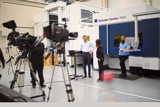Die Segnungen der digitalen Welt hat Trumpf coronabedingt ausgenutzt. Denn die alljährlich stattfindende Hausmesse Intech wurde erstmals virtuell angeboten – mit Erfolg. Hier eine Szene aus den soganannten Themendialogen. Die Segnungen der digitalen Welt hat Trumpf coronabedingt ausgenutzt. Denn die alljährlich stattfindende Hausmesse Intech wurde erstmals virtuell angeboten – mit Erfolg. Hier eine Szene aus den soganannten Themendialogen.