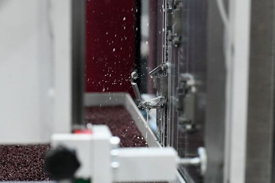 Behringer bringt mit den zur neuen 3D-Serie gehörenden Hochleistungssägen HBE320-523 3D und LPS-T 3D zwei Systeme auf den Markt, die für das saubere, präzise und materialeffiziente Absägen von additiv gedruckten Bauteilen von deren Grundplatte ausgelegt sind. Hier eine der Sägen bei einem Versuchsschnitt. Behringer bringt mit den zur neuen 3D-Serie gehörenden Hochleistungssägen HBE320-523 3D und LPS-T 3D zwei Systeme auf den Markt, die für das saubere, präzise und materialeffiziente Absägen von additiv gedruckten Bauteilen von deren Grundplatte ausgelegt sind. Hier eine der Sägen bei einem Versuchsschnitt.