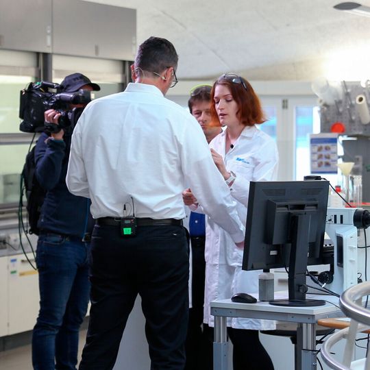 Blaser geht mit der Zeit: Neu bietet der Kühlschmierstoffexperte auch Online-Trainings und Live-Webinare an. Blaser geht mit der Zeit: Neu bietet der Kühlschmierstoffexperte auch Online-Trainings und Live-Webinare an.