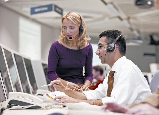 Moderne und bürgerfreundliche Service-Center-Lösungen unterstützen die Verwaltungen im Öffentlichen Sektor Quelle: Siemens IT Solutions and Services Moderne und bürgerfreundliche Service-Center-Lösungen unterstützen die Verwaltungen im Öffentlichen Sektor Quelle: Siemens IT Solutions and Services