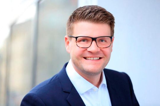 Leonhard Kemnitzer ist Head of Marketing bei der Baumüller Nürnberg GmbH. Leonhard Kemnitzer ist Head of Marketing bei der Baumüller Nürnberg GmbH.