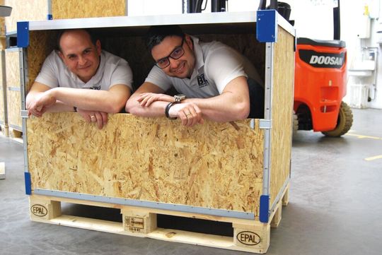 Business Development Manager Tobias Schrade (l.) und Timo Bisinger in der Box. Business Development Manager Tobias Schrade (l.) und Timo Bisinger in der Box.