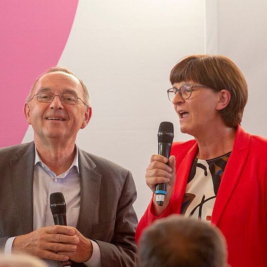 Norbert Walter-Borjans und Saskia Esken wehren sich gegen Vorwürfe, ihr Nein zur generellen Autoprämie würde Arbeitsplätze gefährden. Norbert Walter-Borjans und Saskia Esken wehren sich gegen Vorwürfe, ihr Nein zur generellen Autoprämie würde Arbeitsplätze gefährden.