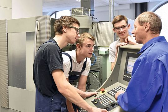 Fast jeder zweite Betrieb erhält derzeit aufgrund der Coronakrise weniger Bewerbungen. Fast jeder zweite Betrieb erhält derzeit aufgrund der Coronakrise weniger Bewerbungen.