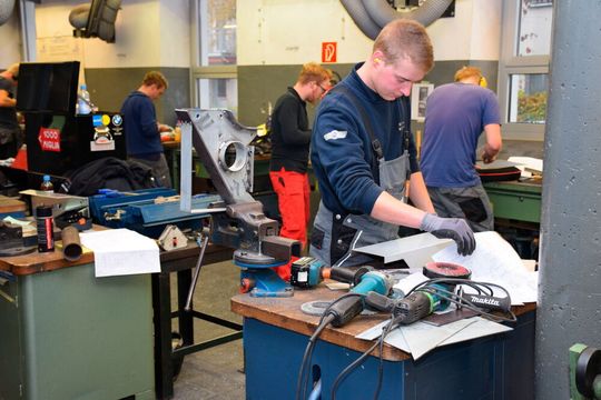 Weniger Ausbildungsplätze im Herbst: Viele K&L-Betriebe wollen wegen der Corona-Krise weniger neue Ausbildungsverträge abschließen. Weniger Ausbildungsplätze im Herbst: Viele K&L-Betriebe wollen wegen der Corona-Krise weniger neue Ausbildungsverträge abschließen.