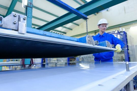 Die hochautomatisierte, europäische Fertigung bei Thyssenkrupp soll die Produktion von grünem Wasserstoff im industriellen Maßstab ermöglichen. Die hochautomatisierte, europäische Fertigung bei Thyssenkrupp soll die Produktion von grünem Wasserstoff im industriellen Maßstab ermöglichen.