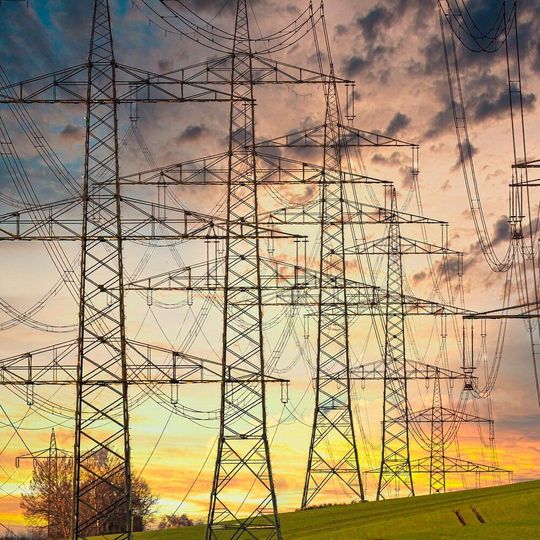 Um die Zukunftsfähigkeit von mittelständischen Betrieben zu sichern, fordert die Chemieindustrie Entlastungen beim Strompreis. Um die Zukunftsfähigkeit von mittelständischen Betrieben zu sichern, fordert die Chemieindustrie Entlastungen beim Strompreis.
