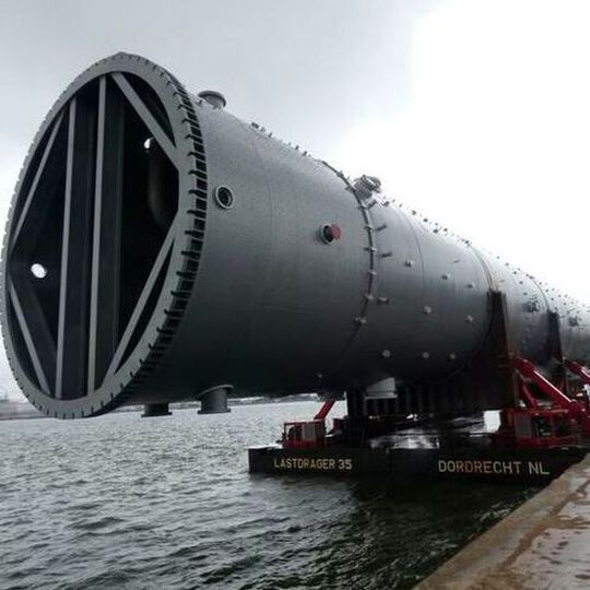 The propylene splitter arrived in one piece at the quay in Antwerp. The propylene splitter arrived in one piece at the quay in Antwerp.