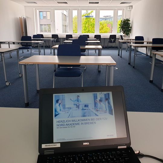 Seit dem 25. Mai finden in den TÜV-Nord-Akademien schrittweise wieder Präsenzschulungen statt. Seit dem 25. Mai finden in den TÜV-Nord-Akademien schrittweise wieder Präsenzschulungen statt.