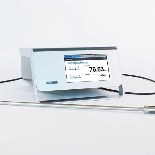 Das Liquisonic System besteht auf einem Lab Controller und dem 3-in-1-Laborsensor. Die Abbildung zeigt ein Modell mit verringertem Querschnitt (12 mm), typischer Einbau in den Reaktordeckel im Labor- und Technikumsmassstab. Das Liquisonic System besteht auf einem Lab Controller und dem 3-in-1-Laborsensor. Die Abbildung zeigt ein Modell mit verringertem Querschnitt (12 mm), typischer Einbau in den Reaktordeckel im Labor- und Technikumsmassstab.