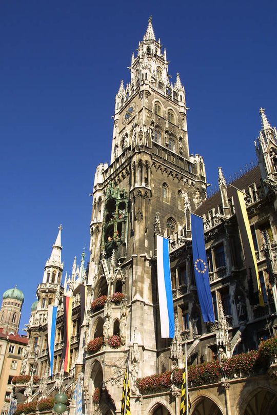 Rathaus München. Hand in Hand mit dem Auswärtigen Amt auf Open-Source-Werbetour Rathaus München. Hand in Hand mit dem Auswärtigen Amt auf Open-Source-Werbetour