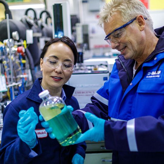 Die neue Gasbehandlungstechnologie Oase Sulfexx wurde gemeinsam von Exxon Mobil und BASF entwickelt. Die neue Gasbehandlungstechnologie Oase Sulfexx wurde gemeinsam von Exxon Mobil und BASF entwickelt.