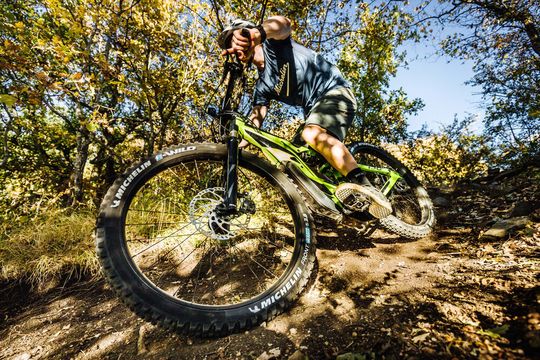 Mit dem E-Wild bietet Michelin einen für den Einsatz bei E-Mountainbikes optimierten Reifen an. Mit dem E-Wild bietet Michelin einen für den Einsatz bei E-Mountainbikes optimierten Reifen an.