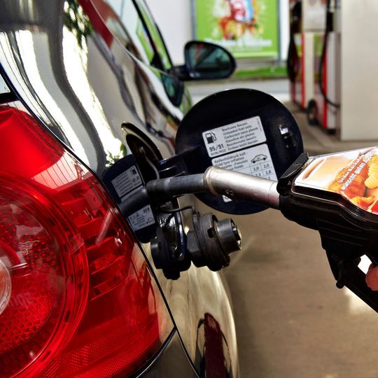 Tanken wird künftig teurer, die Kfz-Steuer auch. Tanken wird künftig teurer, die Kfz-Steuer auch.