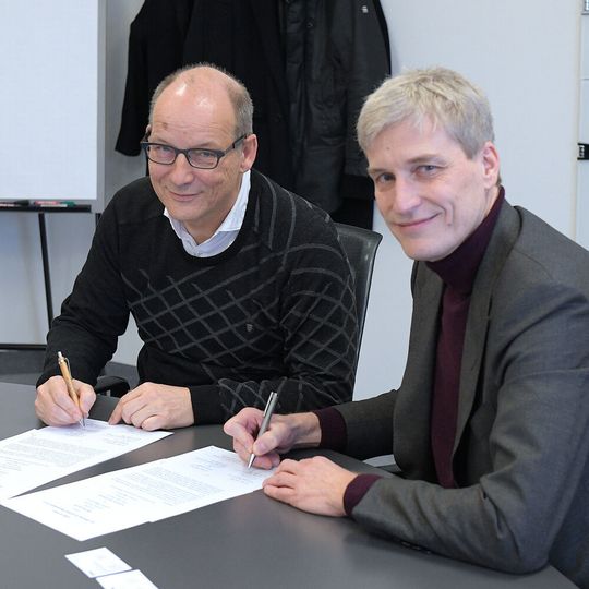 Thyssenkrupp und RWE Generation wollen gemeinsam auf eine längerfristige Wasserstoffpartnerschaft hinarbeiten. Thyssenkrupp und RWE Generation wollen gemeinsam auf eine längerfristige Wasserstoffpartnerschaft hinarbeiten.