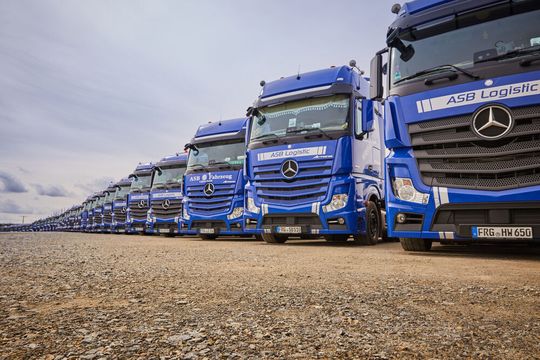 Inform und ASB Logistics entwickeln eine maßgeschneiderte Individuallösung in der Fahrzeuglogistik. Dafür bekam ASB Logistics die höchstmögliche Förderung des von der EU geförderten Digitalbonus Bayern. Inform und ASB Logistics entwickeln eine maßgeschneiderte Individuallösung in der Fahrzeuglogistik. Dafür bekam ASB Logistics die höchstmögliche Förderung des von der EU geförderten Digitalbonus Bayern.