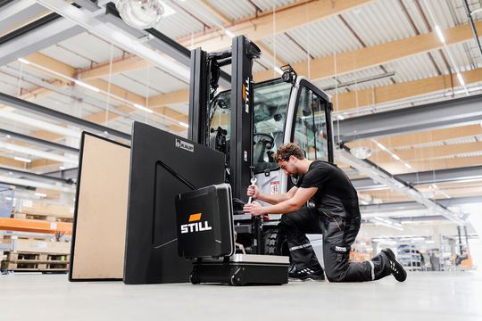 Mit original Zubehörteilen können Kunden ihren Stapler selbst genau nach ihrem Bedarf ausrüsten – ohne dass die Hilfe eines Still-Servicetechnikers zwangsweise notwendig ist.