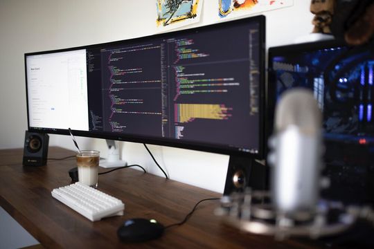 Ein europäischer Hackathon mit dem Ziel, innovative Lösungen im Kampf gegen das Coronavirus zu finden – das fand Ende April auf der Kollaborationsplattform Slack statt Ein europäischer Hackathon mit dem Ziel, innovative Lösungen im Kampf gegen das Coronavirus zu finden – das fand Ende April auf der Kollaborationsplattform Slack statt