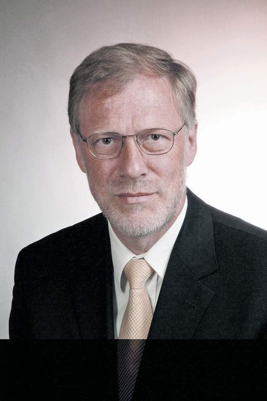 Konsolidierung. Staatsminister Rainer Robra setzt auf die Vereinheitlichung der Landes-IT Konsolidierung. Staatsminister Rainer Robra setzt auf die Vereinheitlichung der Landes-IT