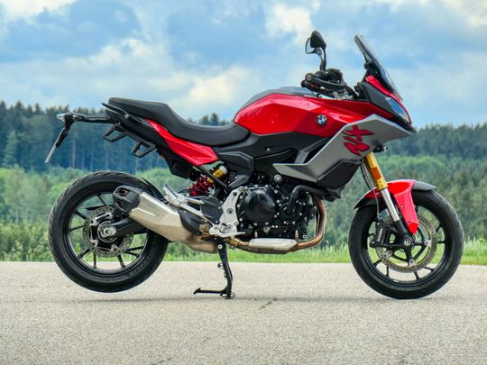Überzeugen kann die BMW F 900 XR zudem im neuerdings so wichtigen Punkt Geräuschdämpfung. Überzeugen kann die BMW F 900 XR zudem im neuerdings so wichtigen Punkt Geräuschdämpfung.