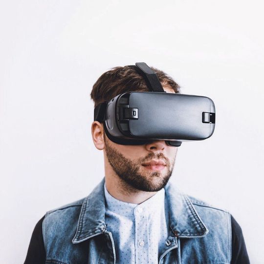Ein neues Verbundprojekt untersucht den Einsatz von virtueller und erweiterter Realität in Schulungskonzepten. Ein neues Verbundprojekt untersucht den Einsatz von virtueller und erweiterter Realität in Schulungskonzepten.