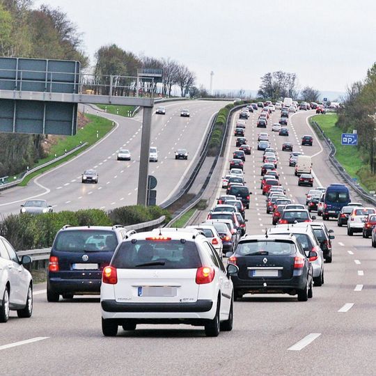 Eine Auswertung der Telematikdaten der HUK-Coburg zeigt: Das Verkehrsaufkommen auf deutschen Straßen ist noch immer geringer als vor dem Corona-Shutdown. Eine Auswertung der Telematikdaten der HUK-Coburg zeigt: Das Verkehrsaufkommen auf deutschen Straßen ist noch immer geringer als vor dem Corona-Shutdown.