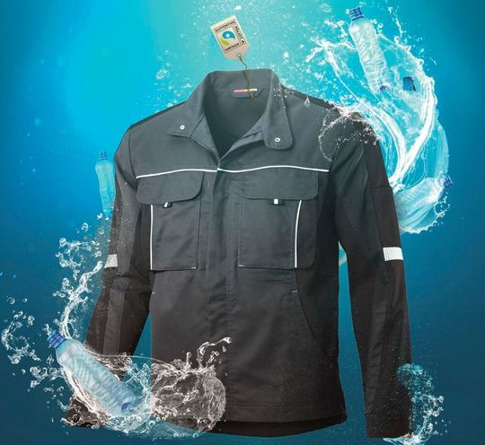 So gehen Nachhaltigkeit und Kreislaufwirtschaft: die neue Arbeitskleidungs-Kollektion Pro Line von CWS besteht zu 65 % aus recyceltem Polyester aus PET-Flaschen sowie anderen Kunststoffabfällen, und die restlichen 35 % ergänzt Fair-Trade-Baumwolle. So gehen Nachhaltigkeit und Kreislaufwirtschaft: die neue Arbeitskleidungs-Kollektion Pro Line von CWS besteht zu 65 % aus recyceltem Polyester aus PET-Flaschen sowie anderen Kunststoffabfällen, und die restlichen 35 % ergänzt Fair-Trade-Baumwolle.
