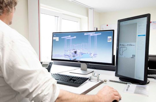 Bei der Planung einer Förderanlage kommt es neben den einzelnen Komponenten auch auf Sicherheitsbereiche und -einrichtungen sowie Schnittstellen zu vorhandener Anlagen- und Fördertechnik an. Predictive Engineering hilft, dass dabei nichts vergessen wird. Bei der Planung einer Förderanlage kommt es neben den einzelnen Komponenten auch auf Sicherheitsbereiche und -einrichtungen sowie Schnittstellen zu vorhandener Anlagen- und Fördertechnik an. Predictive Engineering hilft, dass dabei nichts vergessen wird.