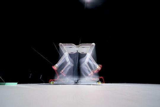 Virtuelle Federn können die Sprünge von Solo 8 abfedern, die Federsteifigkeit kann eingestellt werden.