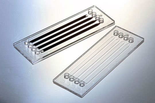 Mit dem entwickelten Fügeverfahren, bei dem ein Thulium-Faserlaser zum Einsatz kommt, lassen sich z. B. Mikrofluidikbauteile hochpräzise Schweißen. Mit dem entwickelten Fügeverfahren, bei dem ein Thulium-Faserlaser zum Einsatz kommt, lassen sich z. B. Mikrofluidikbauteile hochpräzise Schweißen.