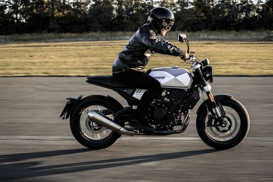 Bei rund 6.000 Euro starten die Preise für die Brixton Crossfire 500. Bei rund 6.000 Euro starten die Preise für die Brixton Crossfire 500.
