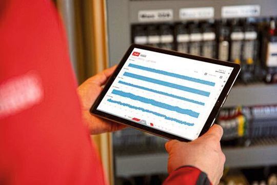 Mit Drive-Pro Remote Services lässt sich der Anlagenbetrieb aus der Ferne sichern. Die digitalen Wartungs- und Servicetools Drive-Pro Remote Monitoring oder Remote Expert Support können Anwender in Deutschland bis zum Jahresende 2020 kostenlos nutzen. Mit Drive-Pro Remote Services lässt sich der Anlagenbetrieb aus der Ferne sichern. Die digitalen Wartungs- und Servicetools Drive-Pro Remote Monitoring oder Remote Expert Support können Anwender in Deutschland bis zum Jahresende 2020 kostenlos nutzen.