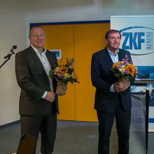 Wiedergewählt: ZKF-Präsident Peter Börner (li.) Vizepräsidenten Detlev Thedens führen den Branchenverband eine weitere Amtsperiode. Wiedergewählt: ZKF-Präsident Peter Börner (li.) Vizepräsidenten Detlev Thedens führen den Branchenverband eine weitere Amtsperiode.