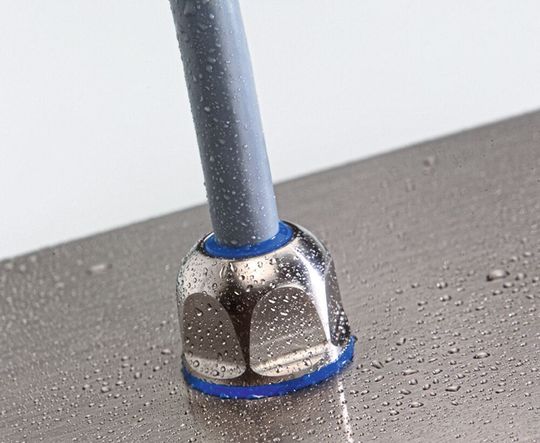 Wenn neben EMV-Sicherheit auch Hygiene oder Design gefordert sind, ist die Blueglobe TRI Clean Plus die Kabelverschraubung der Wahl, merkt Pflitsch an.