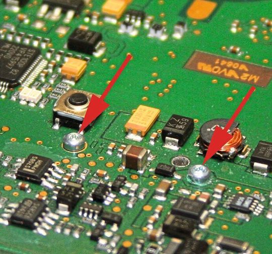 Einsatzbeispiel für die Ejot-Mikroschrauben, die ihren Pendants aus der Makrowelt in nichts nachstehen sollen. Interessant seien sie auch für andere Schlüsselbranchen, weil sie sowohl manuell als auch automatisiert verarbeitet werden könnten.