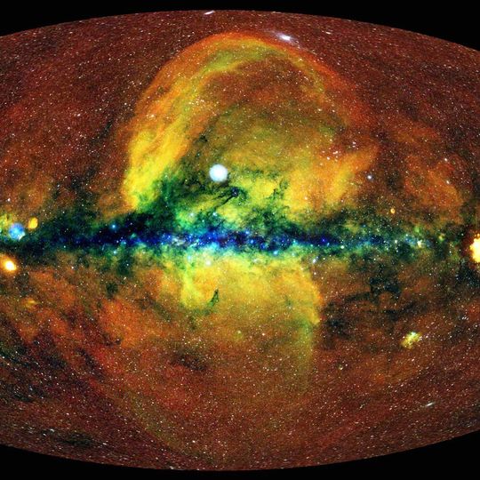 Das energiereiche Universum, gesehen mit dem Röntgenteleskop eROSITA. Details und weitere Aufnahmen finden Sie in der Bildergalerie dieses Artikels. Das energiereiche Universum, gesehen mit dem Röntgenteleskop eROSITA. Details und weitere Aufnahmen finden Sie in der Bildergalerie dieses Artikels.