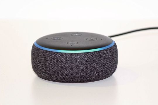 Alexa ist wohl die bekannteste Sprachassistentin. Deutsche Forscher wollen nun für die Industrie einen eigenen Sprachassistenten entwickeln. Alexa ist wohl die bekannteste Sprachassistentin. Deutsche Forscher wollen nun für die Industrie einen eigenen Sprachassistenten entwickeln.