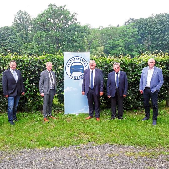 Der neue Landesverband: (v. li.) Markus Ahrens, Markus Hünken, Karl-Heinz Bley, Lothar Freese und Joachim Czychy. Auf dem Bild fehlen Arnulf Winkelmann, Oliver Schatta und Hans-Jörg Koßmann. Der neue Landesverband: (v. li.) Markus Ahrens, Markus Hünken, Karl-Heinz Bley, Lothar Freese und Joachim Czychy. Auf dem Bild fehlen Arnulf Winkelmann, Oliver Schatta und Hans-Jörg Koßmann.