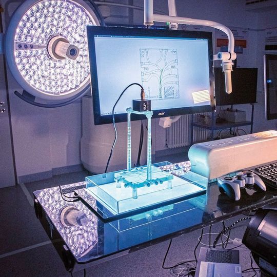 Kliniknahe Entwicklungsmethoden: Aufbau zum Training und zur Validierung einer KI für die autonome Navigation eines Führungsdrahts. Kliniknahe Entwicklungsmethoden: Aufbau zum Training und zur Validierung einer KI für die autonome Navigation eines Führungsdrahts.