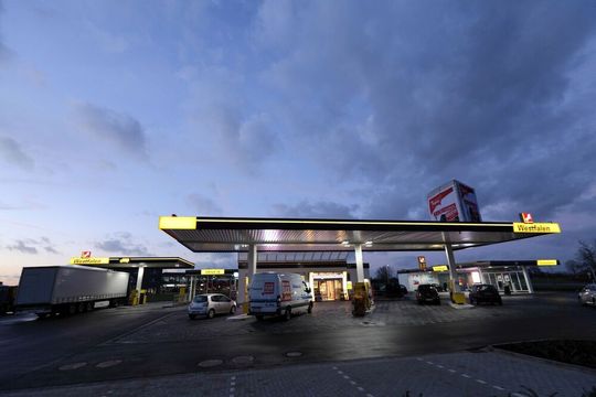 In den nächsten Monaten entsteht auf dem Gelände der Westfalen-Tankstelle Münster-Amelsbüren eine LNG-Tankstelle für Lkw. In den nächsten Monaten entsteht auf dem Gelände der Westfalen-Tankstelle Münster-Amelsbüren eine LNG-Tankstelle für Lkw.