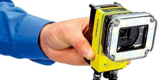 Die Smart-Kamera In-Sight D900 vereint Funktionen des Deep Learnings in einem Bildverarbeitungssystem. Die Smart-Kamera In-Sight D900 vereint Funktionen des Deep Learnings in einem Bildverarbeitungssystem.