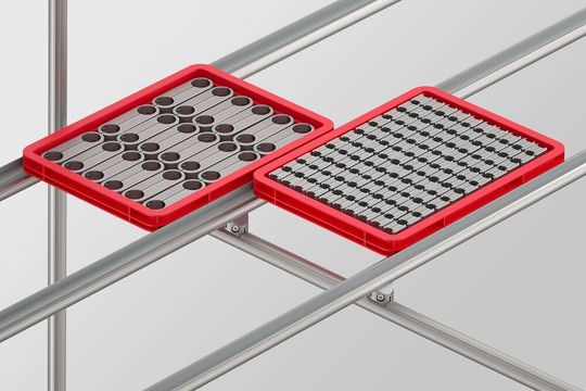 Die neue Gleitleiste D30 mit Führungssteg „H13 z“ führt Transportkisten sicher auf parallelen Bahnen in Lean-Systemen. Die neue Gleitleiste D30 mit Führungssteg „H13 z“ führt Transportkisten sicher auf parallelen Bahnen in Lean-Systemen.