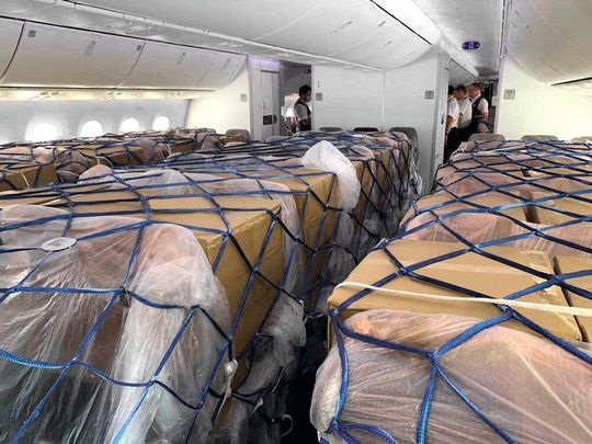 Die von Group7 beförderten Schutzanzüge und Masken fliegen teilweise in umgebauten Passagiermaschinen ein. Die von Group7 beförderten Schutzanzüge und Masken fliegen teilweise in umgebauten Passagiermaschinen ein.