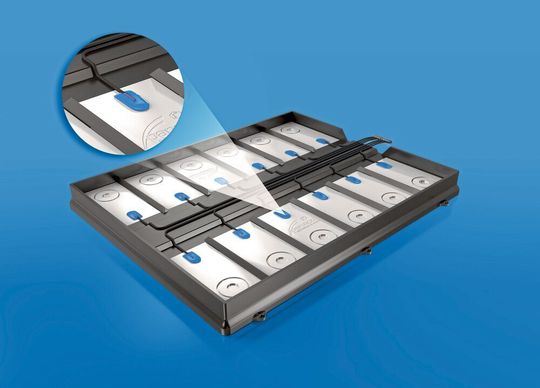 Panacol hat spezielle UV-Klebstoffe entwickelt, die Schweißstellen auf Zellkontaktiersystemen und Batteriepacks von Elektrofahrzeugen vor Korrosion schützen. Panacol hat spezielle UV-Klebstoffe entwickelt, die Schweißstellen auf Zellkontaktiersystemen und Batteriepacks von Elektrofahrzeugen vor Korrosion schützen.