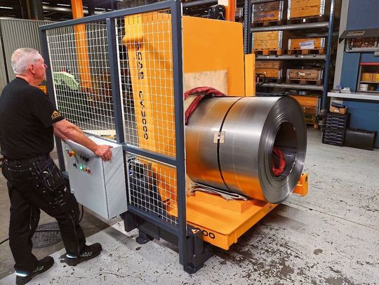 Coils müssen sicher und ergonomisch gehandhabt werden können. Agab stellt dafür Lösungen zur Verfügung. Coils müssen sicher und ergonomisch gehandhabt werden können. Agab stellt dafür Lösungen zur Verfügung.