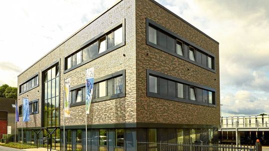 Die Zentrale des Bundesinnungsverbands Deutsches Zweirad-Handwerk in Hilden. Die Zentrale des Bundesinnungsverbands Deutsches Zweirad-Handwerk in Hilden.