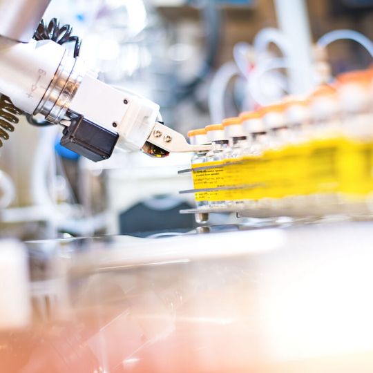Hochautomatisierte, robotergestützte Abfüllung der Radiopharmaka bei der Rotop Radiopharmacy in Dresden-Rossendorf. Hochautomatisierte, robotergestützte Abfüllung der Radiopharmaka bei der Rotop Radiopharmacy in Dresden-Rossendorf.